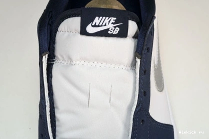 1 Midnight Jordan Navy Low SB 1009
